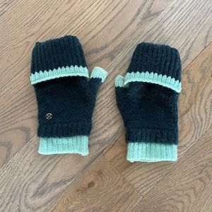 Lululemon women’s winter mittens